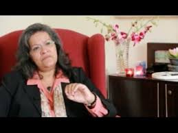 الشاعرة فوزية السندي في لقاء حول الكتابة