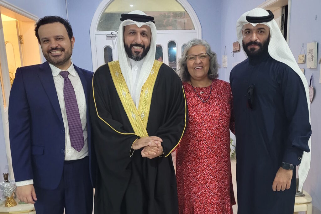 فوزية السندي وأولادها وليد عبدالله هاشم وخالد عبدالله هاشم و يوسف عبدالله هاشم